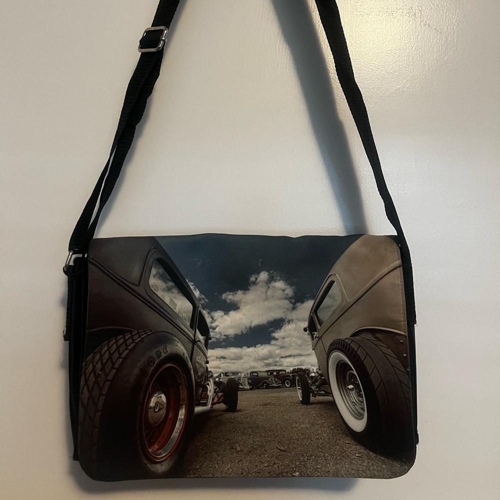13 x 9 x 2 single zippered pocket with adjustable strap